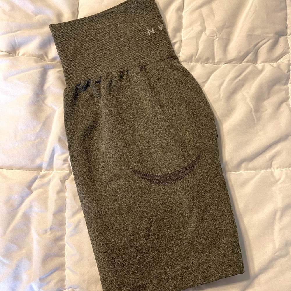 NVGTN contor shorts